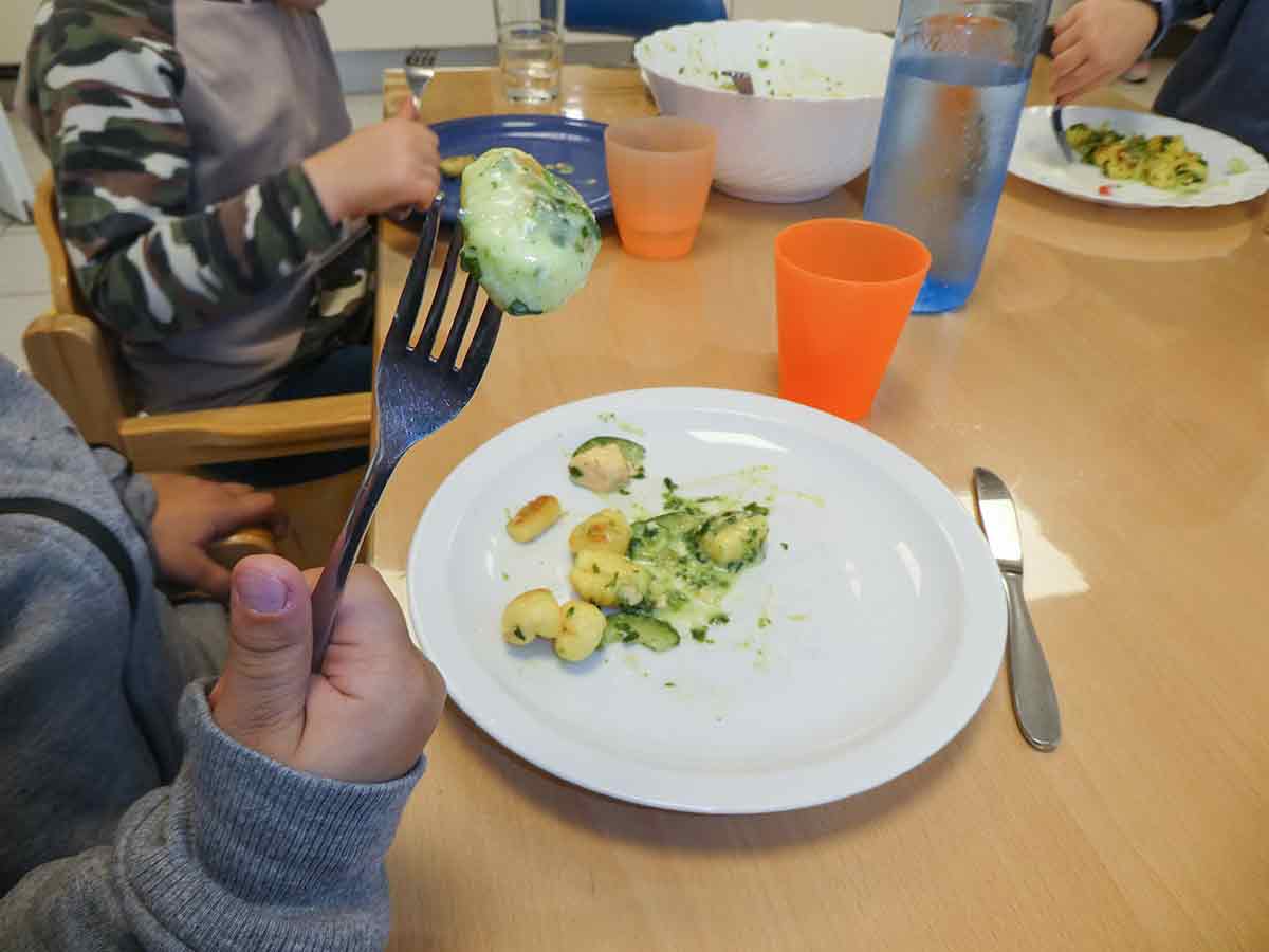 Kita Bärenhöhle: gemeinsames Essen